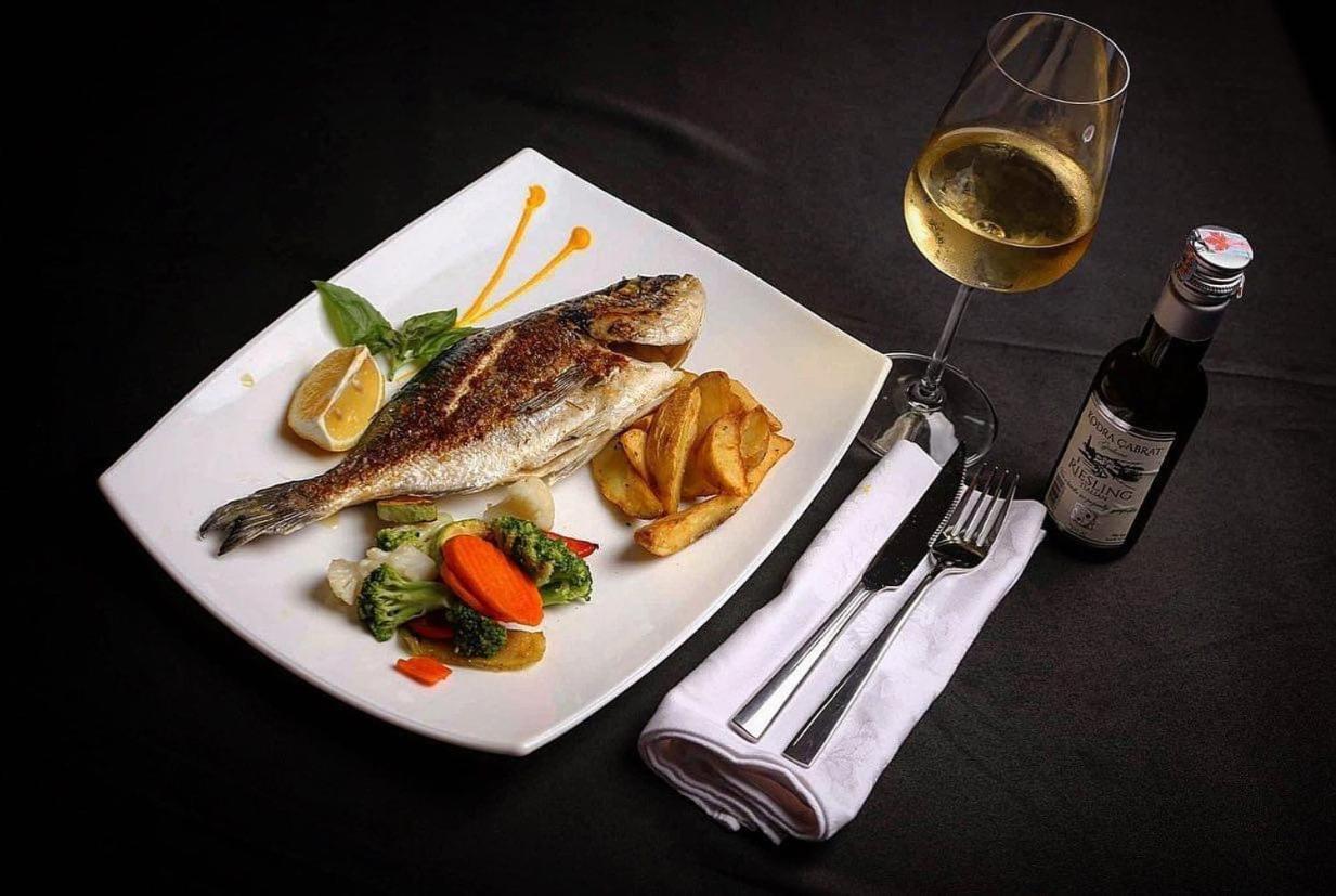Conti Hotel & Restaurant Gjakova Dış mekan fotoğraf